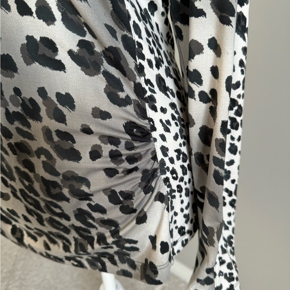 Tail Women's Leopard Animal Print 1/4 Zip Golf Top Size Small - Picture 2 of 8